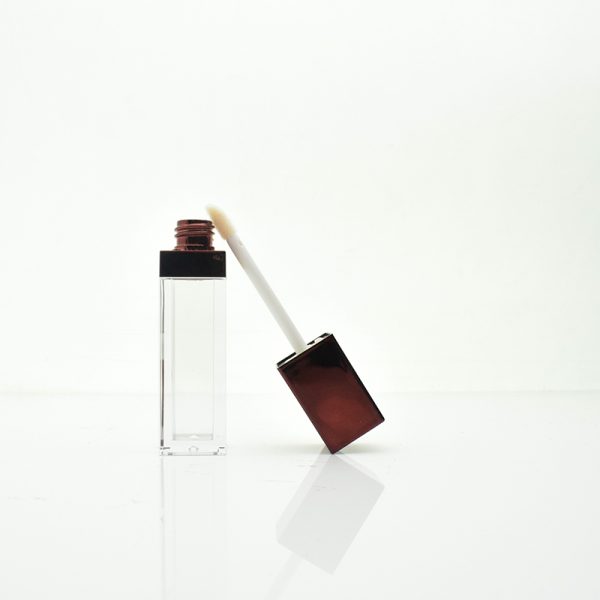 Square transparent bottle with lip gloss and lip gloss - Image 5