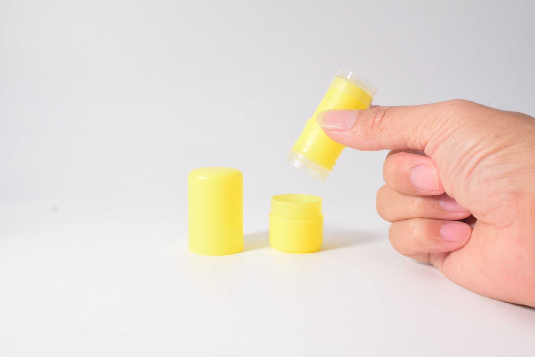 Cosmetic stick packaging structure and application review